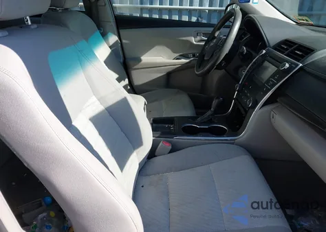 2016 Toyota Camry Le z USA, uszkodzony, nr VIN 4T1BF1FK0GU511213